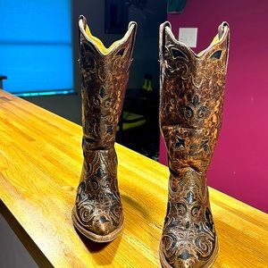 Beautiful corral Lizard boots